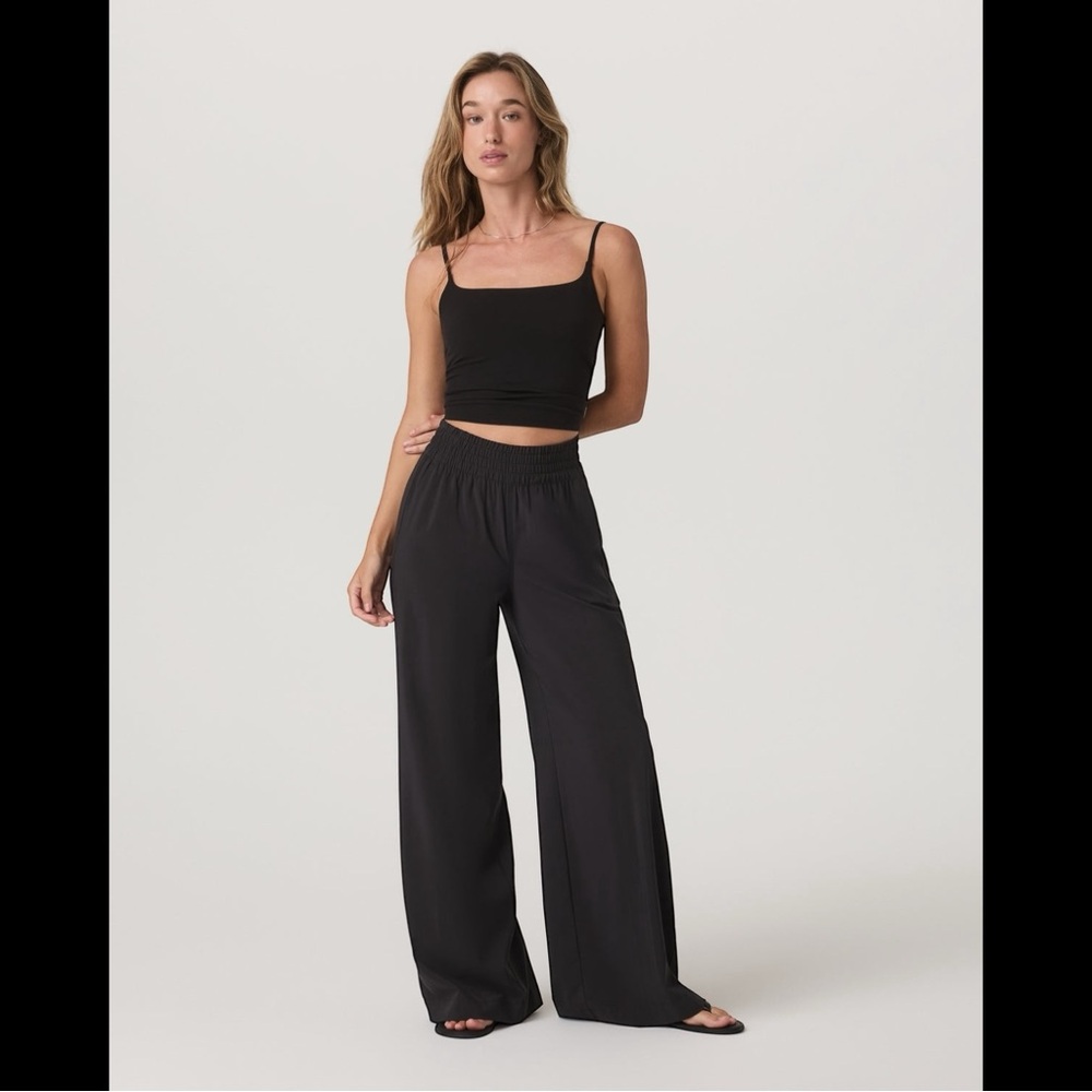 Vuori Villa Wideleg Pant in Black Flowy Wrinkle Resistant Athleisure Lounge - Picture 5 of 14